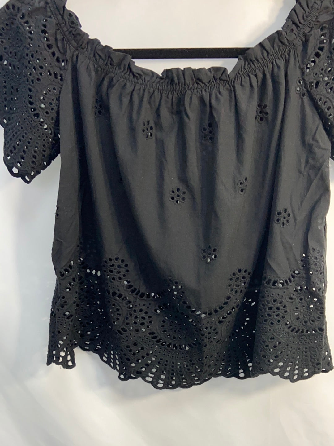 STRADIVARIUS. Top cuello barco troquelado T.M