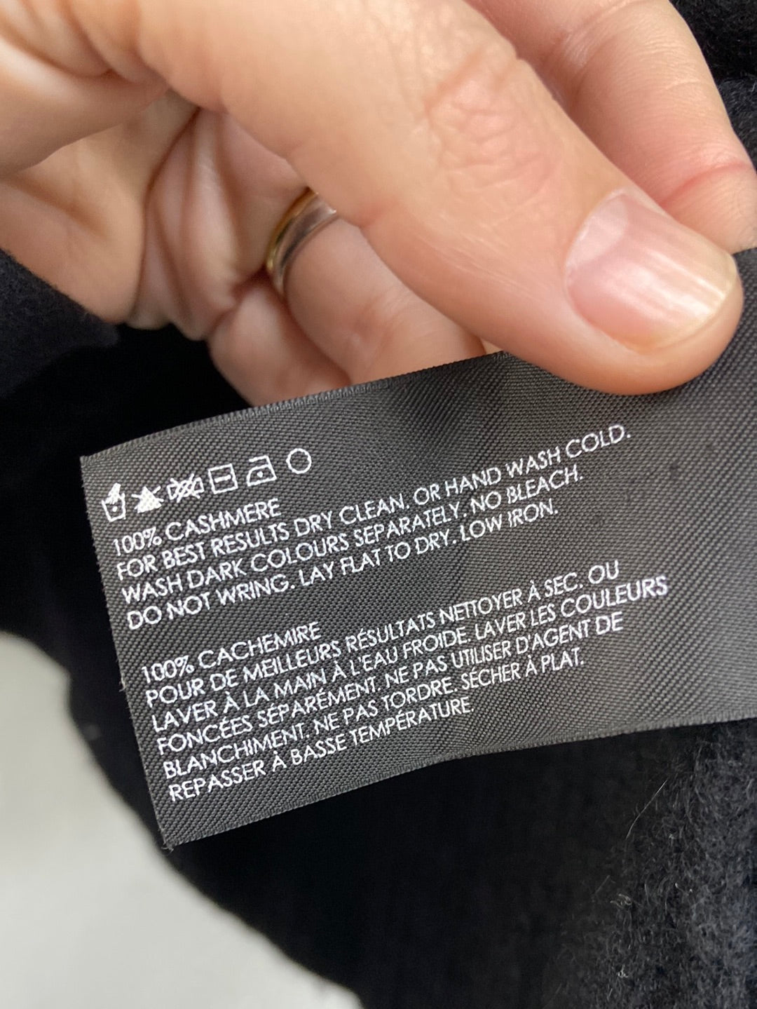 CLUB MÓNACO.Jersey cashemere negro cuello vuelto T.XS