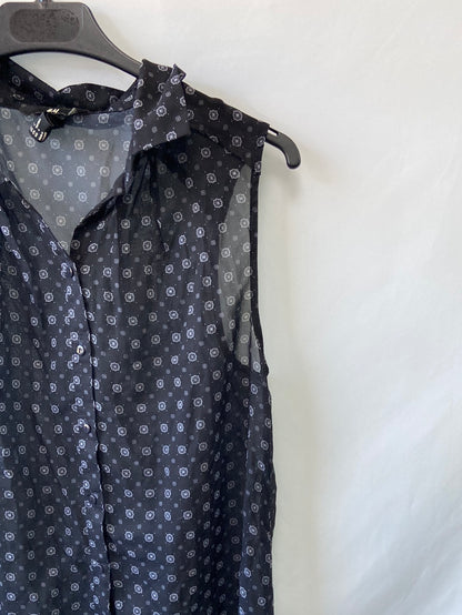 H&M. Blusa negra sin mangas T.34