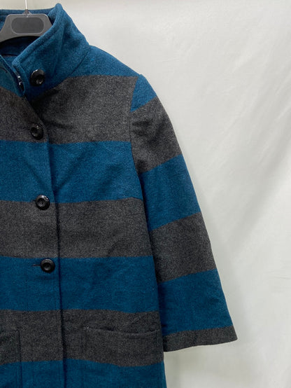 BLANCO.Abrigo rayas gris y azul T.XS