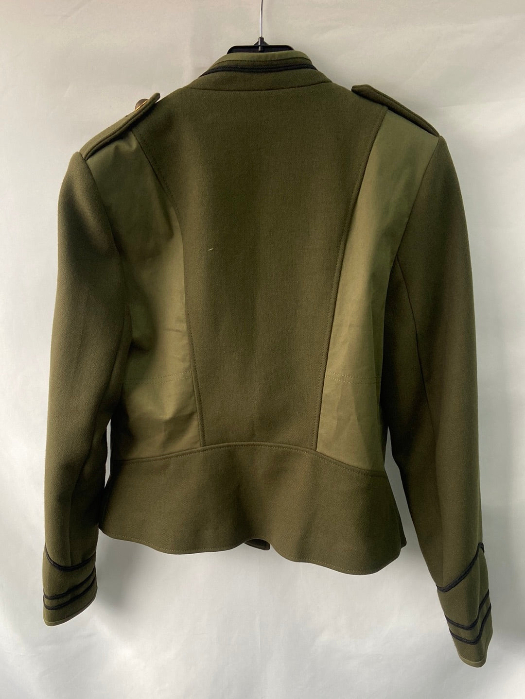 ZARA.Cazadora verde cruzada T.L