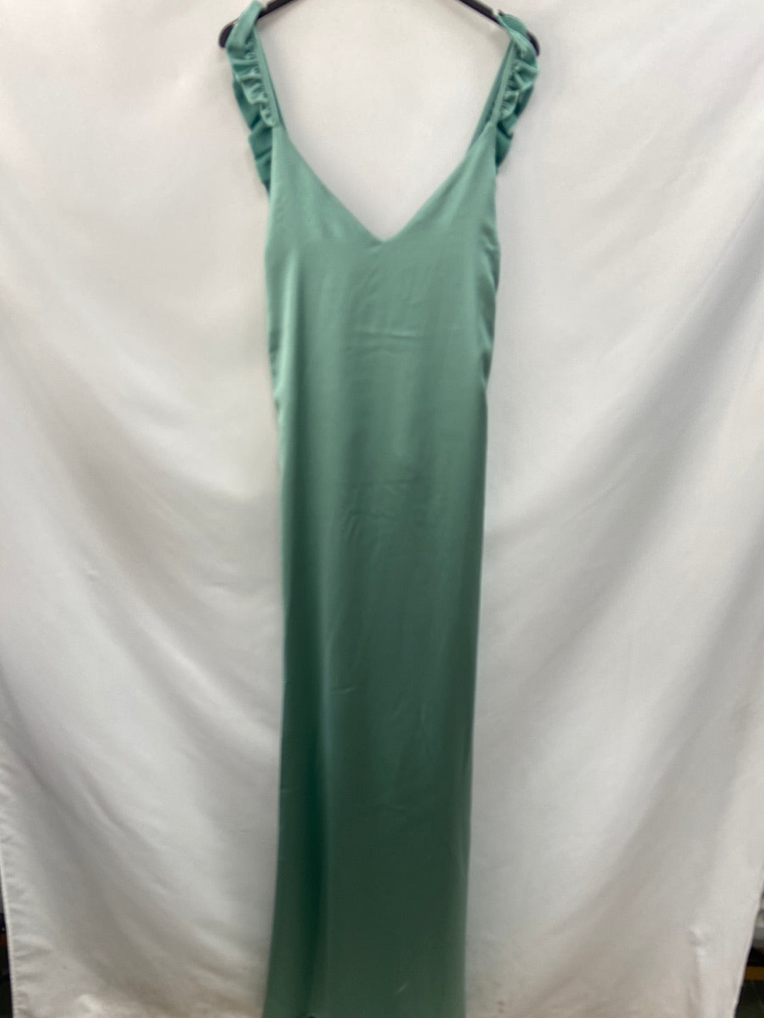 BY CLÉA.Vestido largo verde agua satinado (36,38)