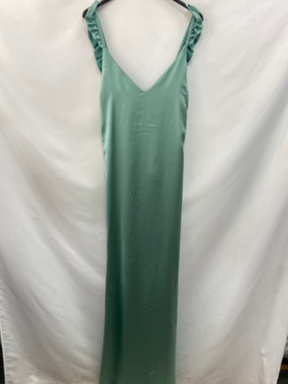 BY CLÉA.Vestido largo verde agua satinado (36,38)