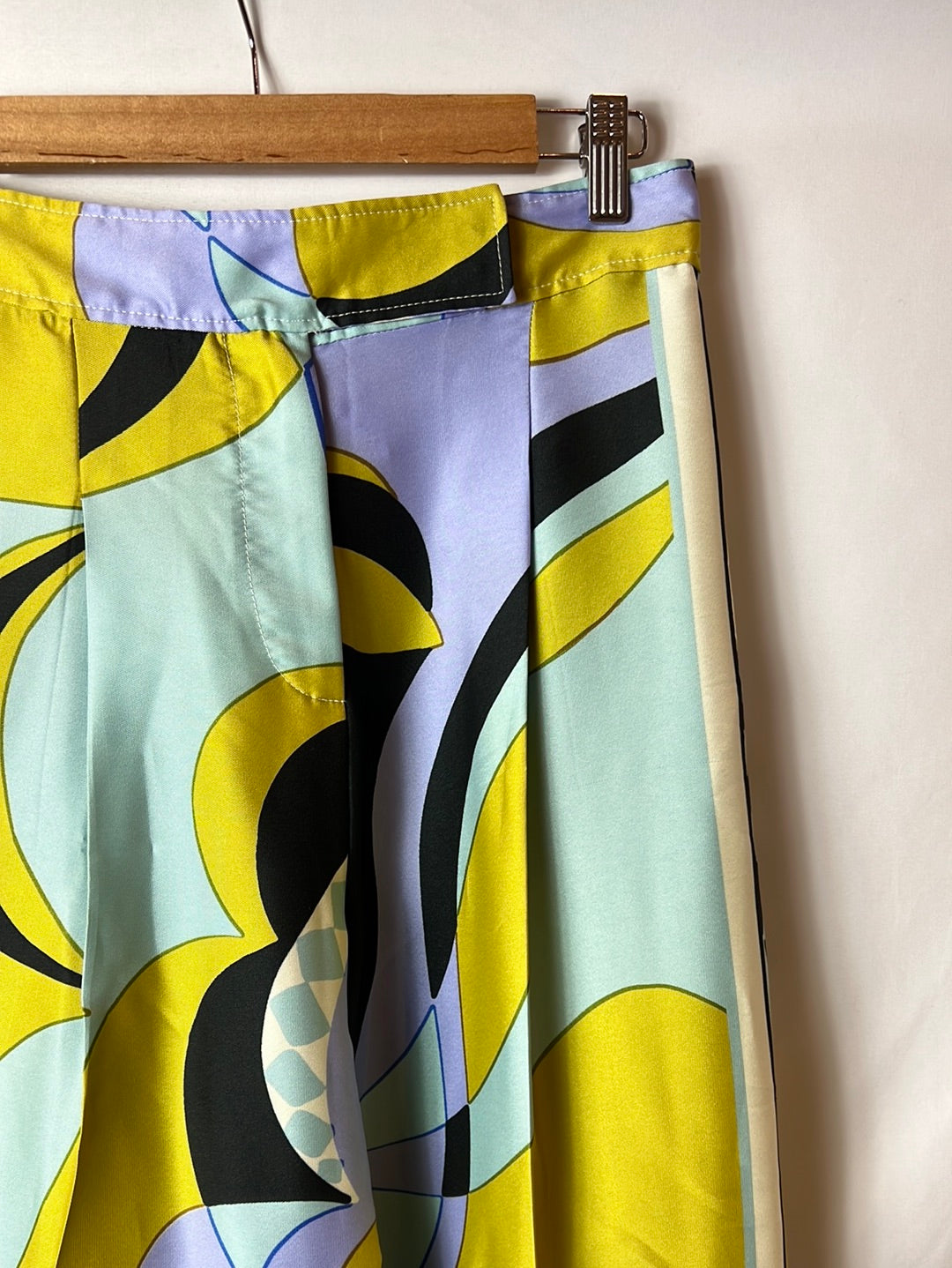 ZARA. Flowy printed trousers Ts