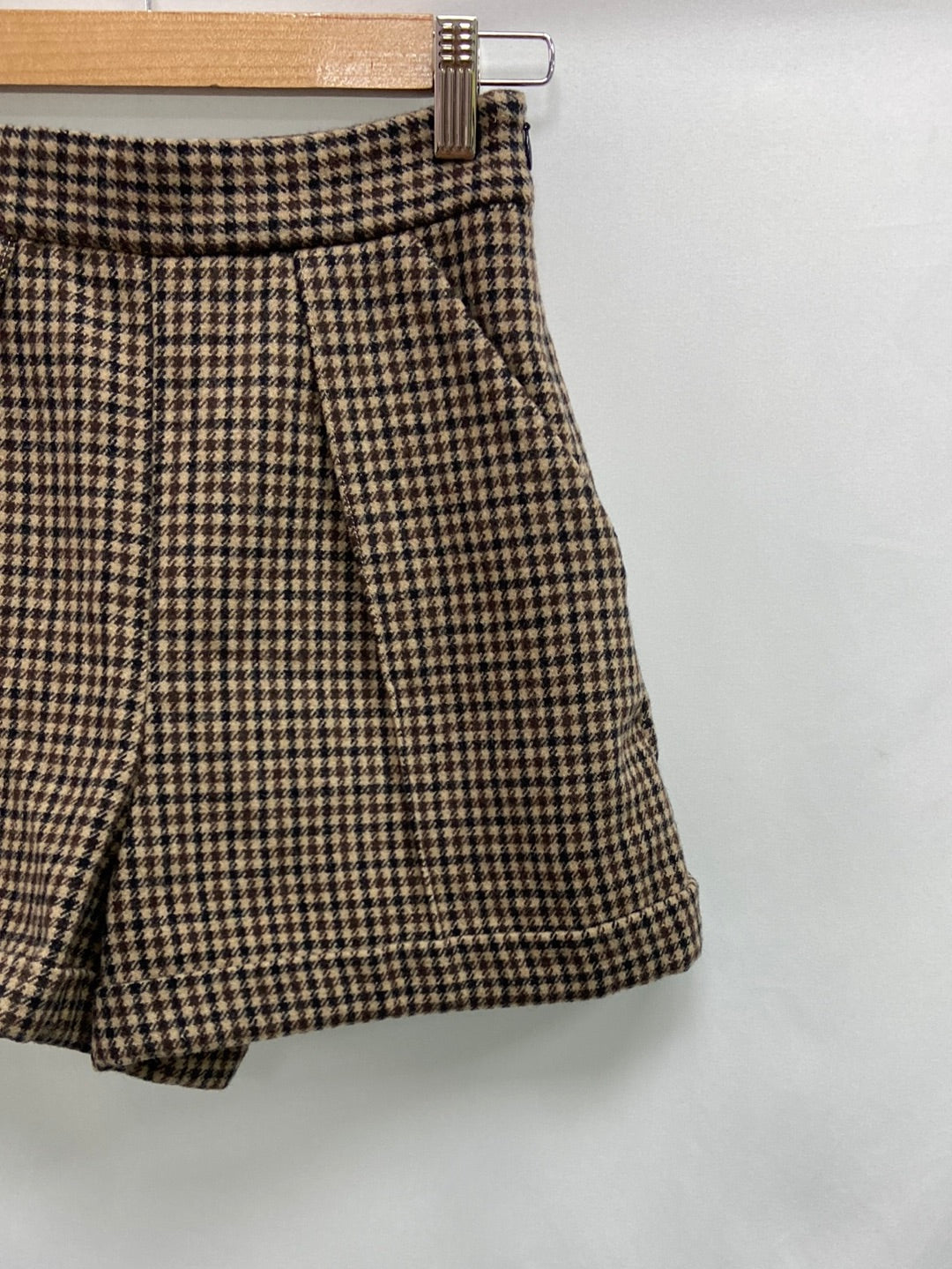 MAJE. Pantalón corto pata de gallo T.36