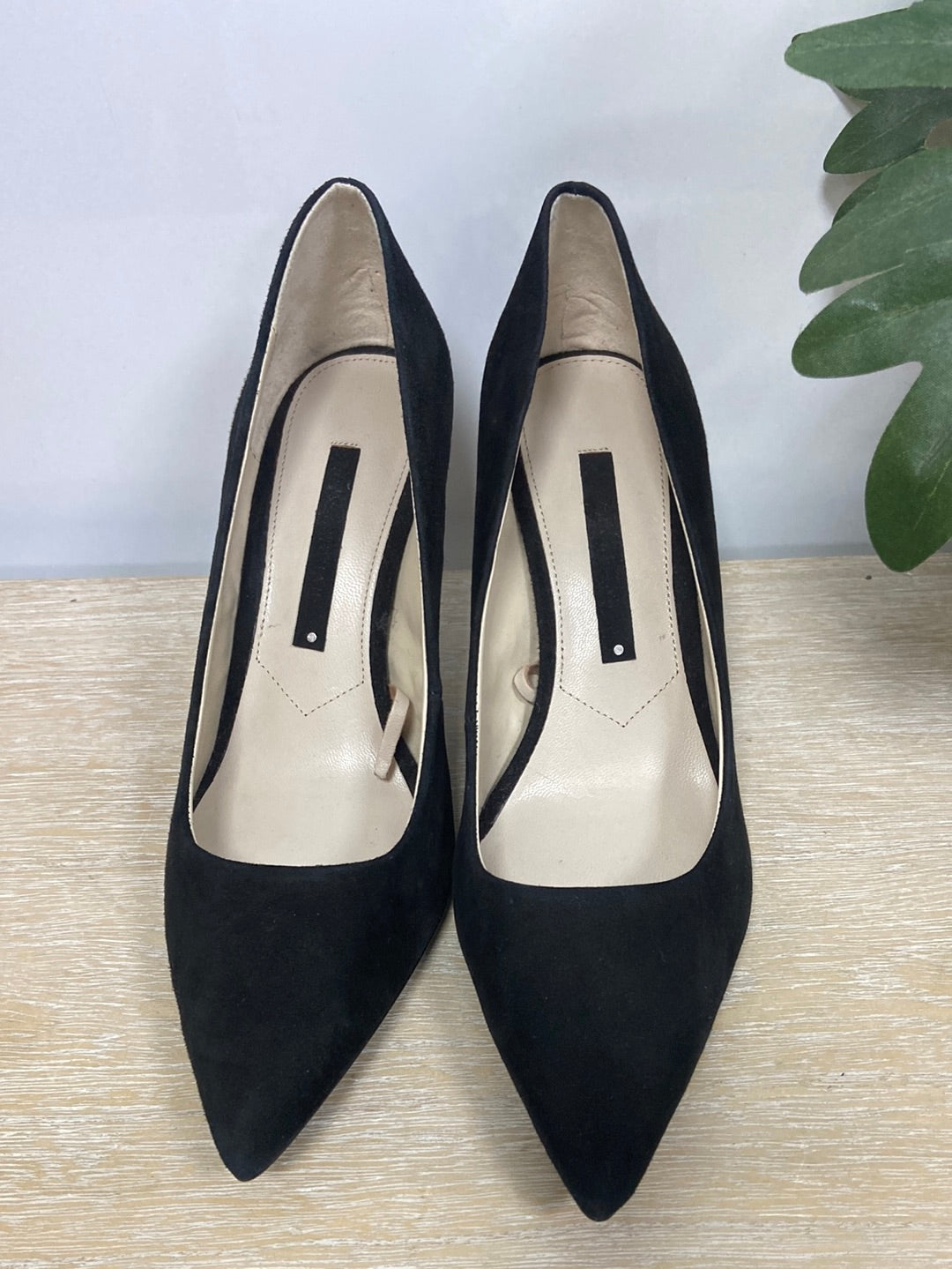 ZARA. Stilettos negro antelina T.38