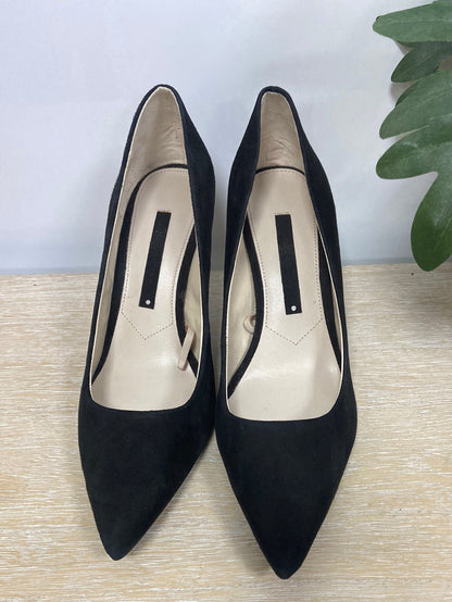 ZARA. Stilettos negro antelina T.38