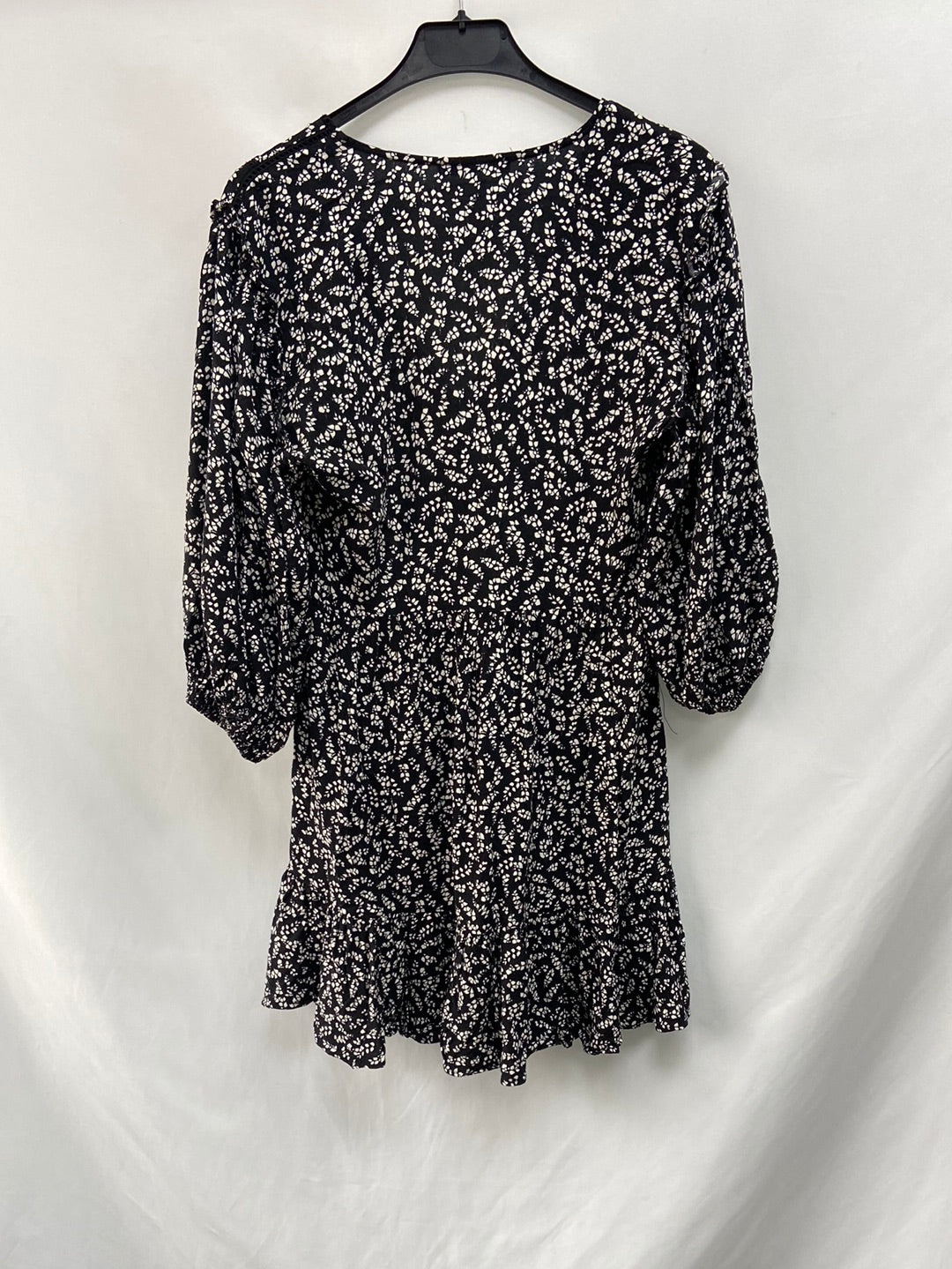 PULL&BEAR.Vestido corto negro y blanco T.XS