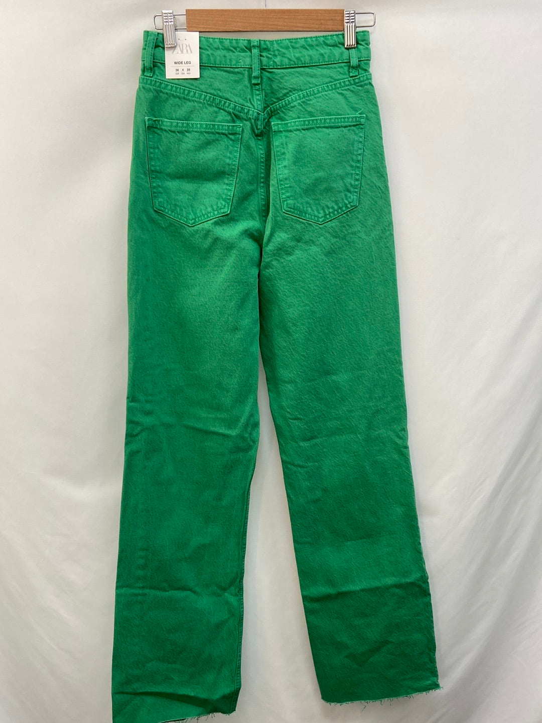 ZARA.Pantalones vaqueros verdes T.36