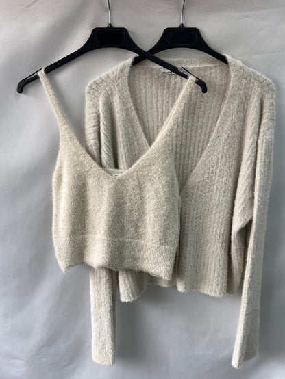 PULL&amp;BEAR. Beige furry knit croptop TM