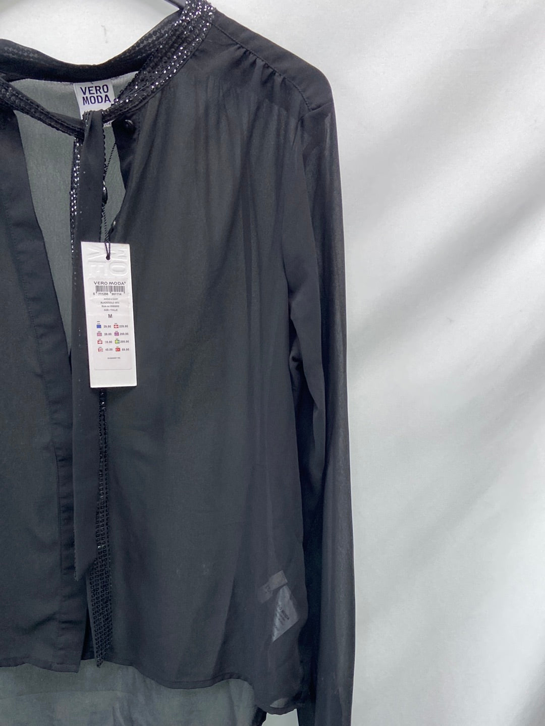 VERO MODA.Blusa negra lentejuelas T.m