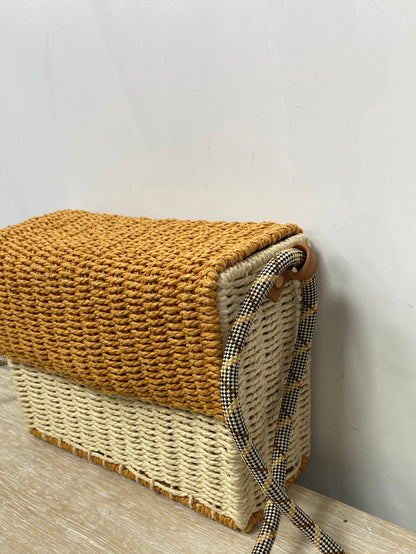 OYSHO.Wicker basket