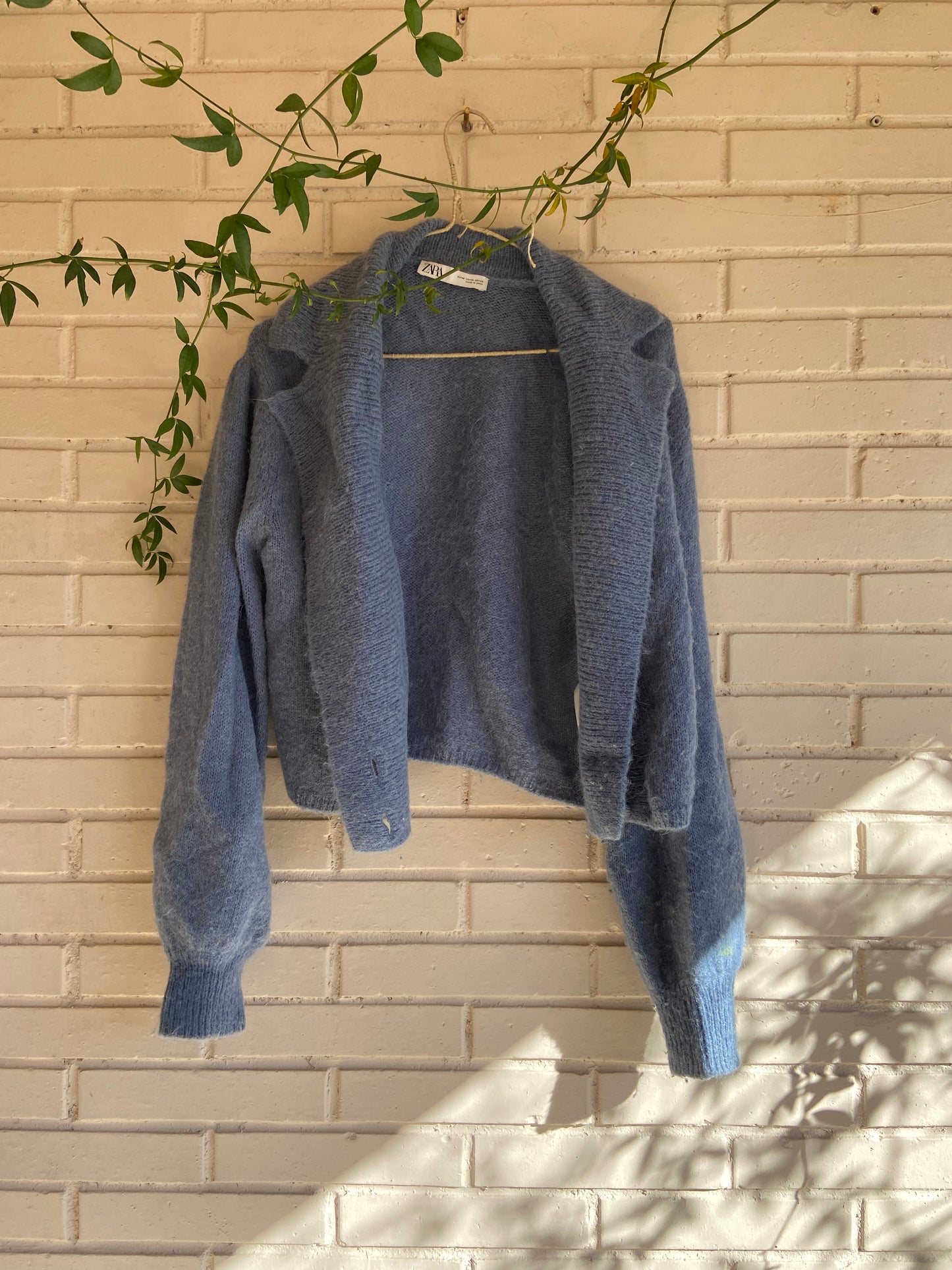 ZARA. Cárdigan cruzado azul T.m (tara)