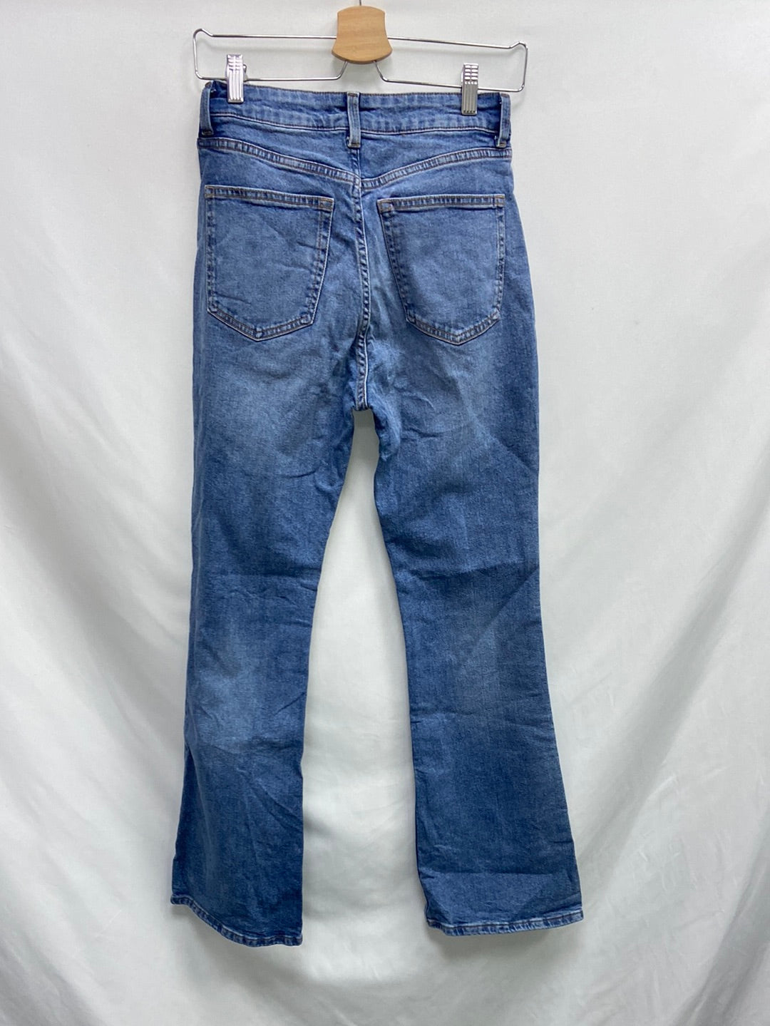 H&M.Pantalones denim acampanados T.38 (Tara)
