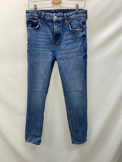 ZARA.Pantalones vaqueros T.38