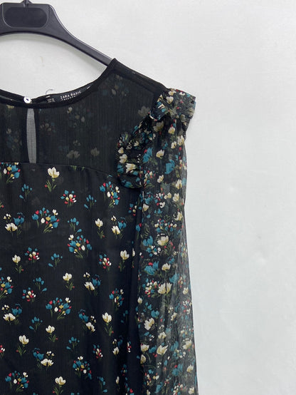 ZARA. Blusa negra flores T.xs