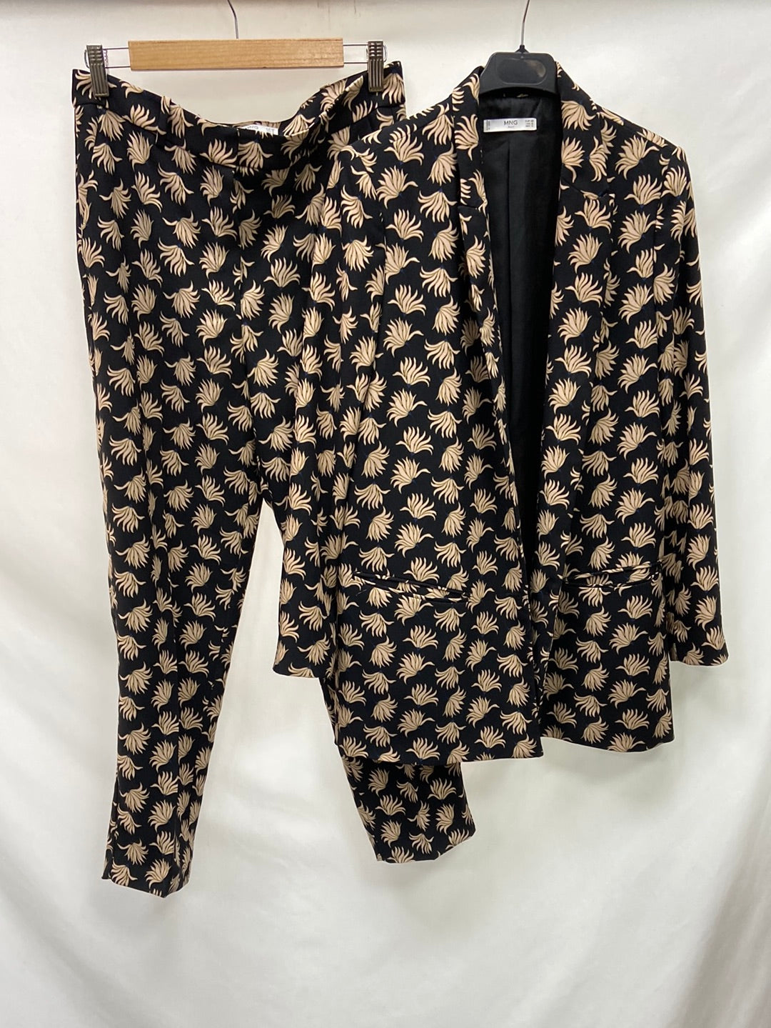MANGO.Pantalones formales estampados T.38