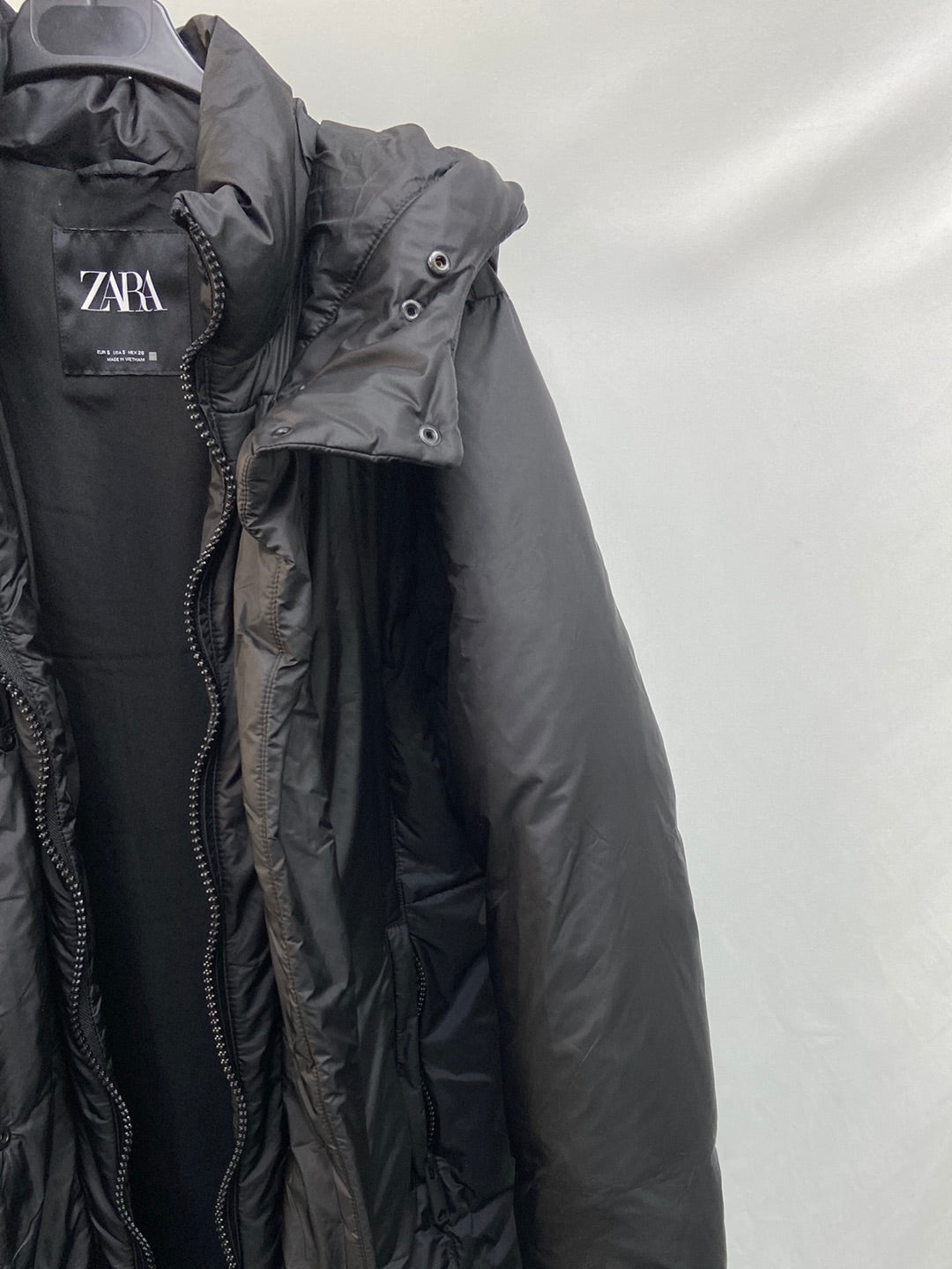 ZARA.Plumas largo negro T.s