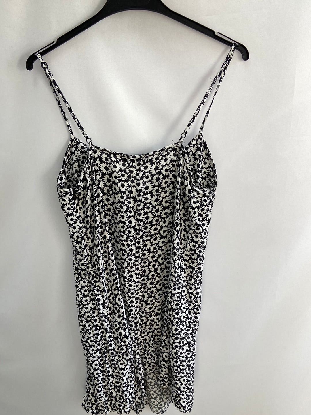 BERSHKA.Mono corto flores t.l(s)