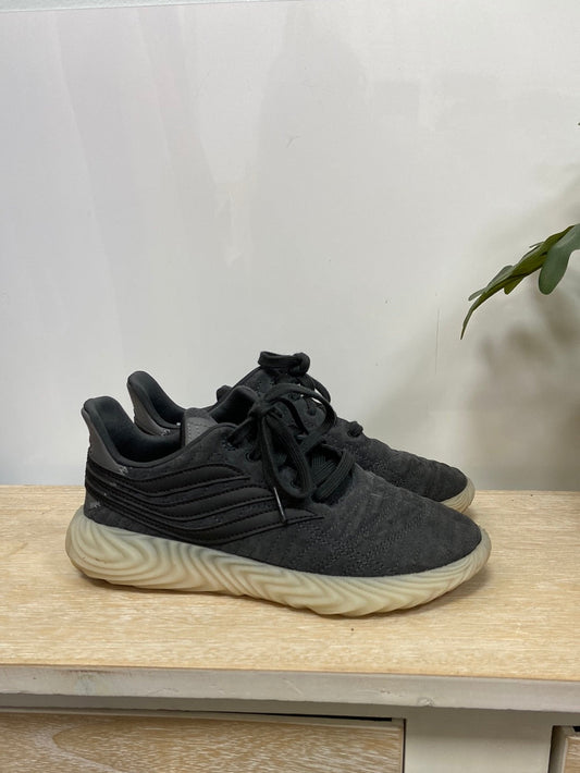 ADIDAS. Zapatilla modelo Sobakov T.38