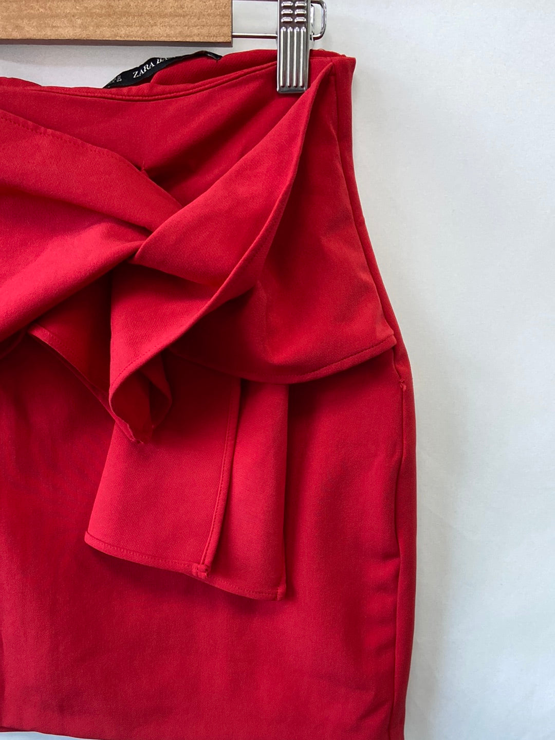 ZARA.Falda roja nudo T.M