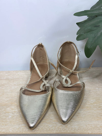 ASOS. Zapatos estilo bailarinas dorados T.38
