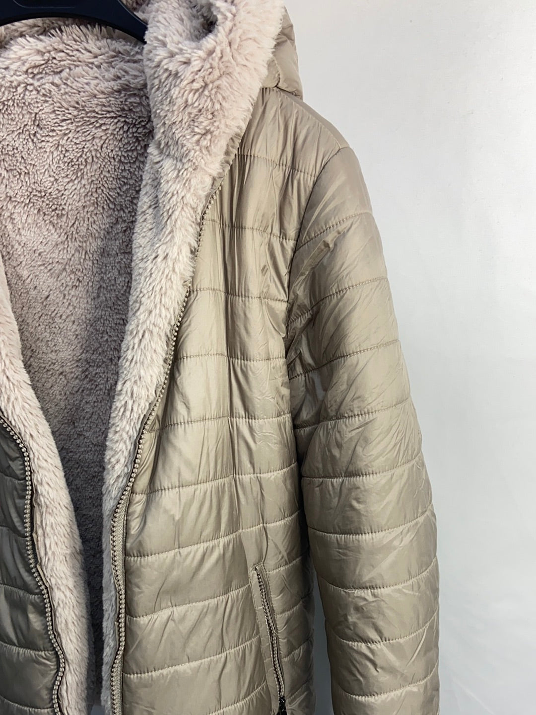 OTRAS.Abrigo reversible plumas-borrego T.M