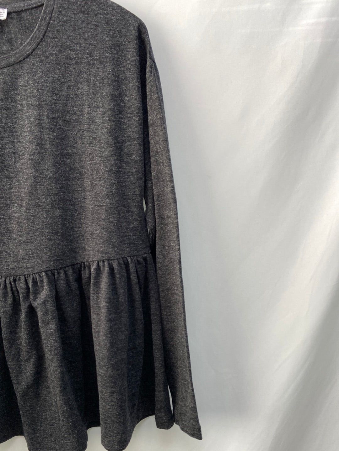 MANGO.Grey ruffled T-shirt T.xs