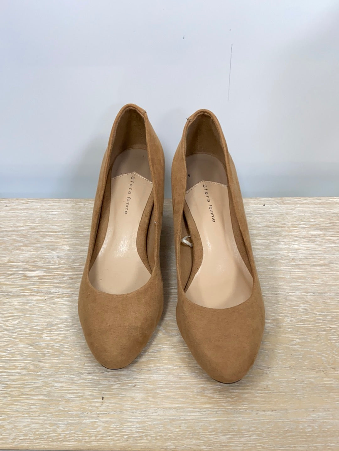 SFERA.Zapato antelina beige tacón T.36