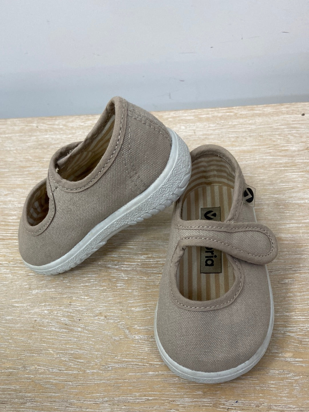 VICTORIA.Zapatos beiges T.18