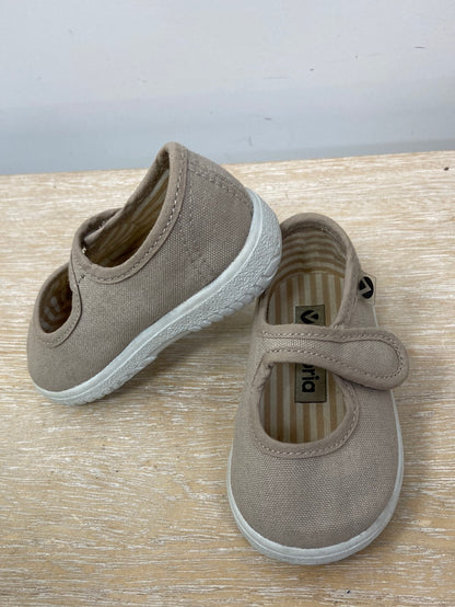 VICTORIA.Zapatos beiges T.18