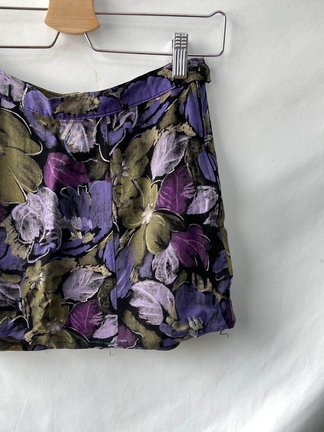 OTRAS.Falda corta tonos morados T.s