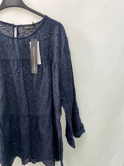 CELMIA.Blusa azul troquelada T.2XL