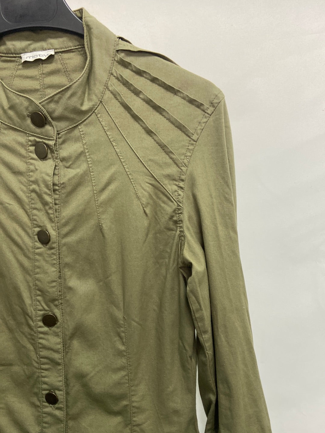 MOTIVI.Chaqueta Fina verde caqui TU(s) Tara