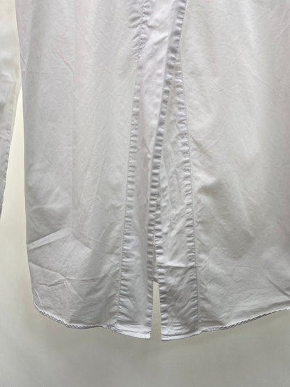 STRADIVARIUS.Camisa blanca detalle espalda T.M