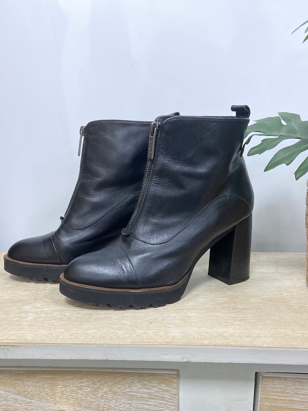 GADEA.Botines negros polipiel T.38