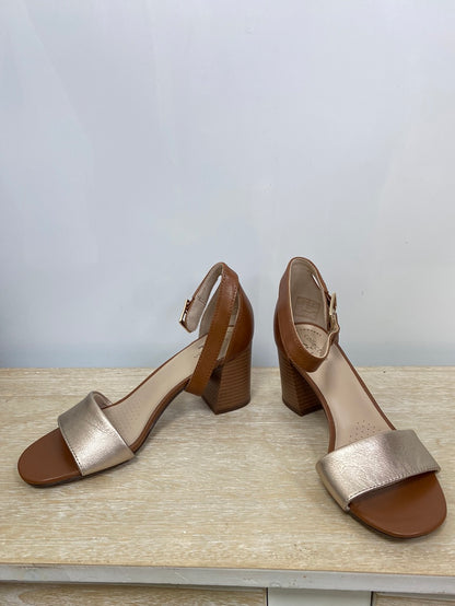 CLARKS. Sandalia piel bicolor T.38