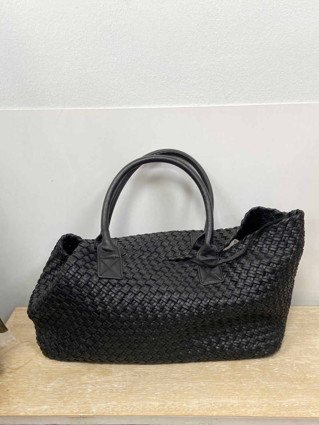 OTRAS.Bolso negro trenzado