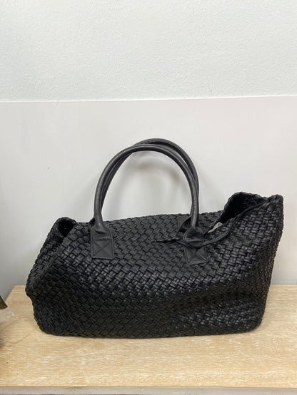 OTRAS.Bolso negro trenzado