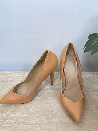 ZARA. Stileto camel T.38