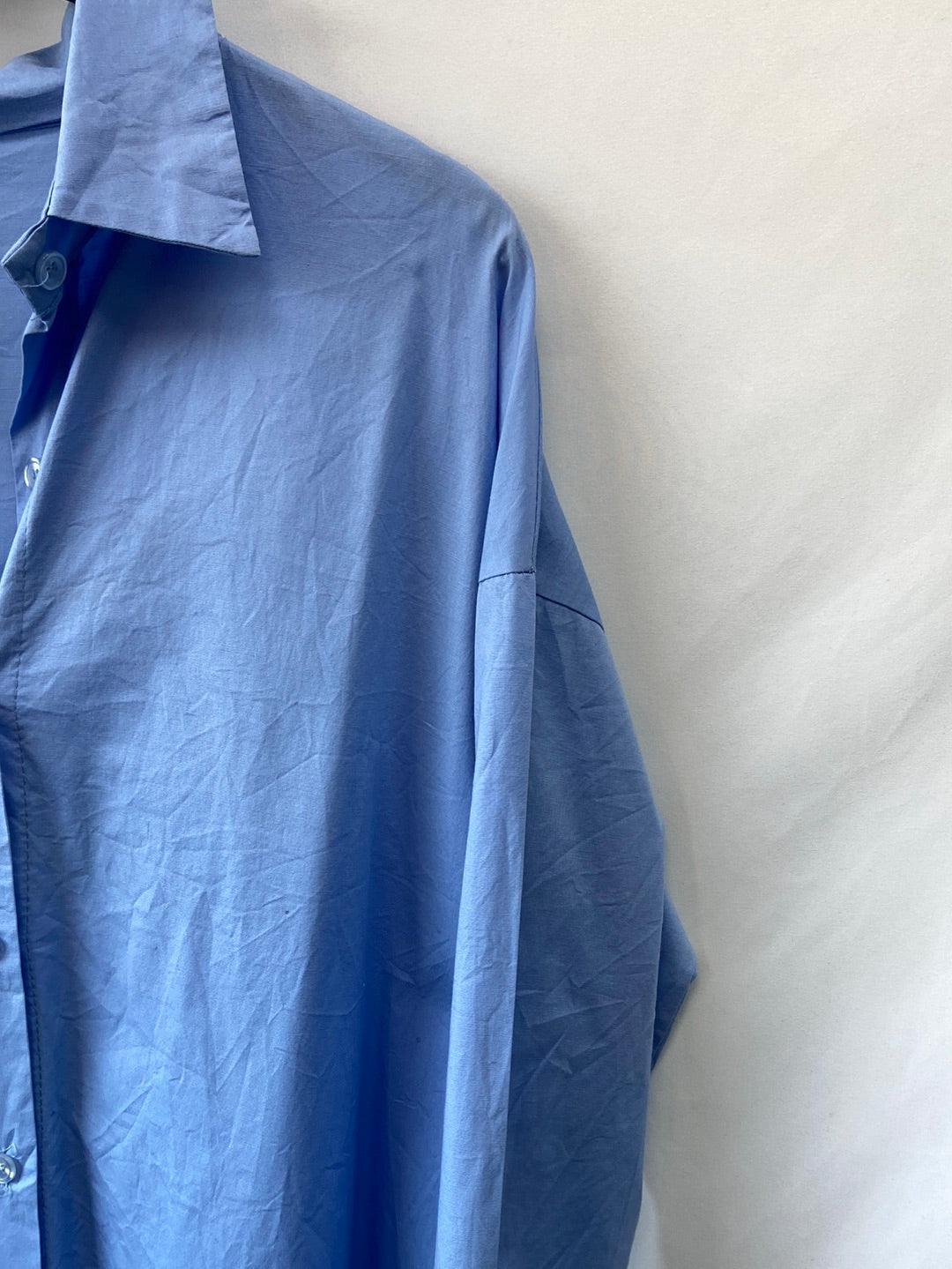 OTRAS.Camisa azul oversized T.s