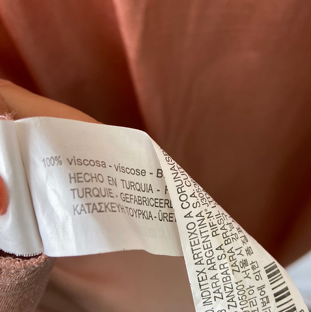 ZARA.Vestido rosa volante satinado T.XS (Tara)