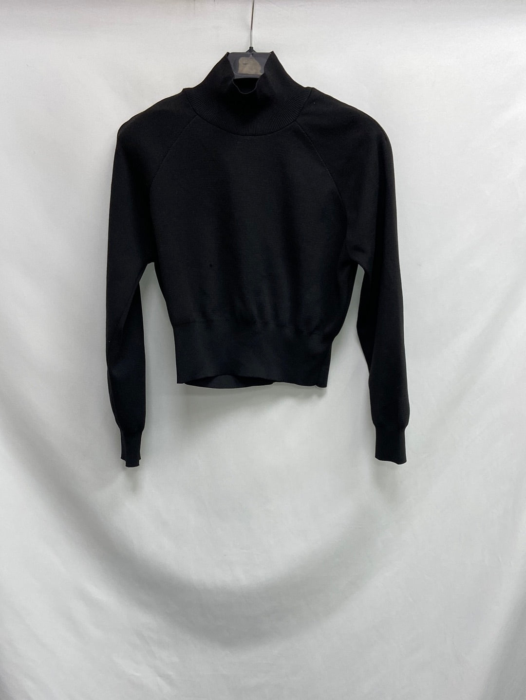 ZARA. Short black Ts sweater