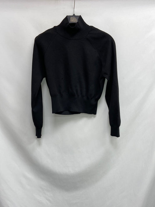 ZARA. Short black Ts sweater