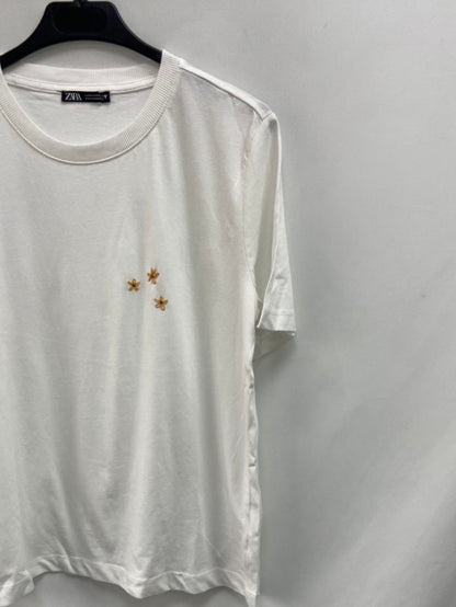ZARA.White T-shirt with embroidered flowers TM