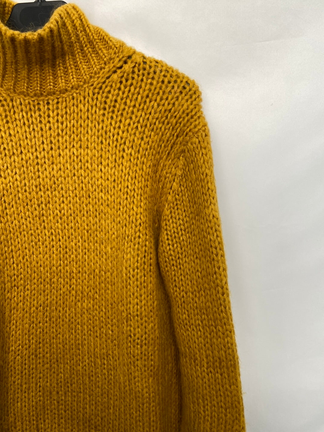 MASSIMO DUTTI.Mustard jersey T.xs