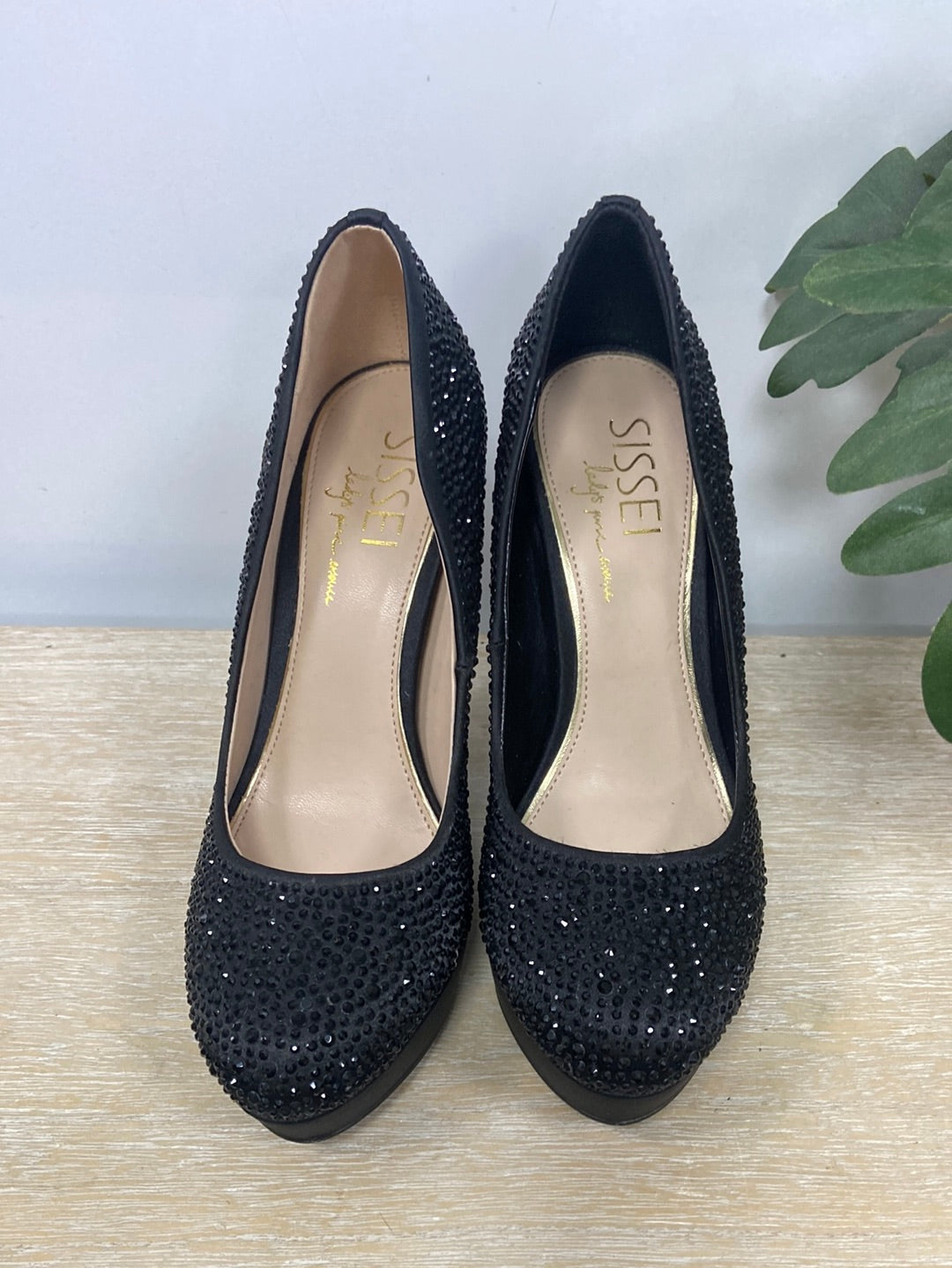 SISSEI. Zapatos de tacon negros con brillitos T.38