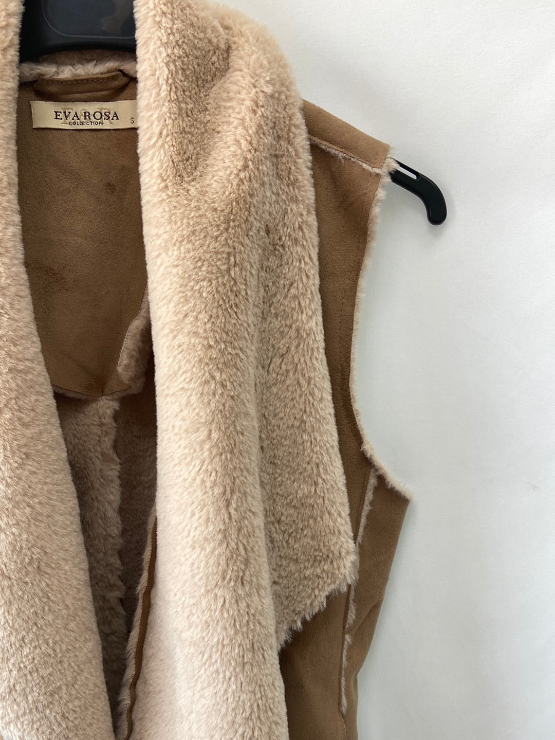 EVA ROSA.Chaleco pelito y antelina beige T.s