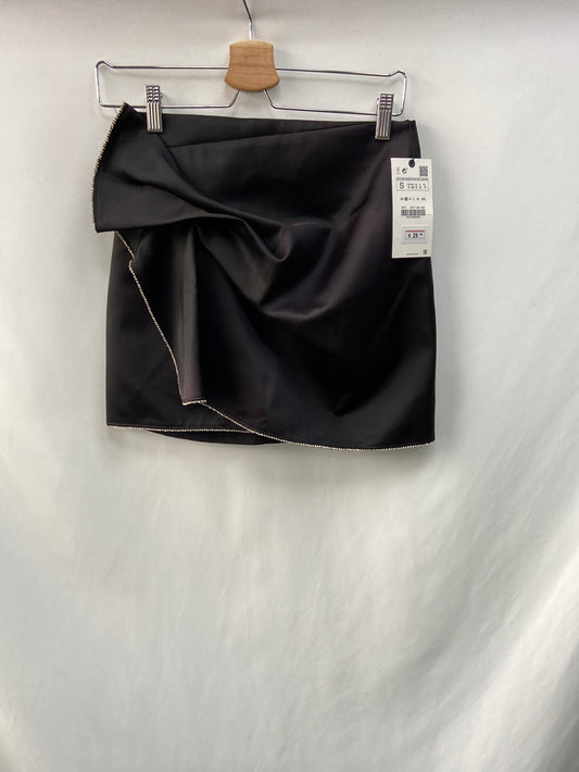 ZARA.Falda corta volante pedrería T.s