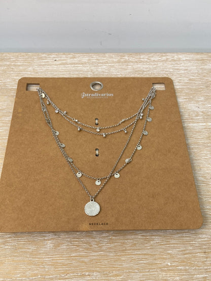 STRADIVARIUS .Collar multicadena